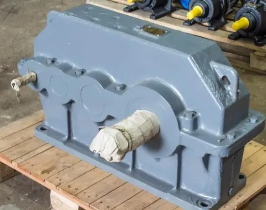 Редуктор 1Ц3У-355-80 циліндричний триступінчатий