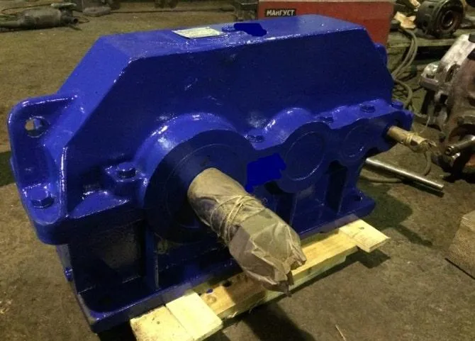 Редуктор 1Ц3У-355-80 циліндричний триступінчатий