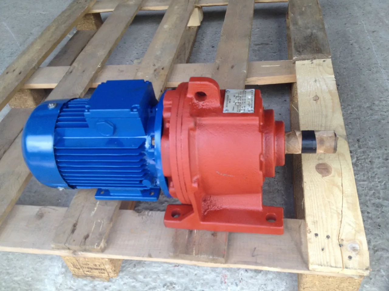 Мотор-редуктор планетарний 3МП 125-4,4 триступінчатий, редуктор  4МП 125-4,4 планетарний